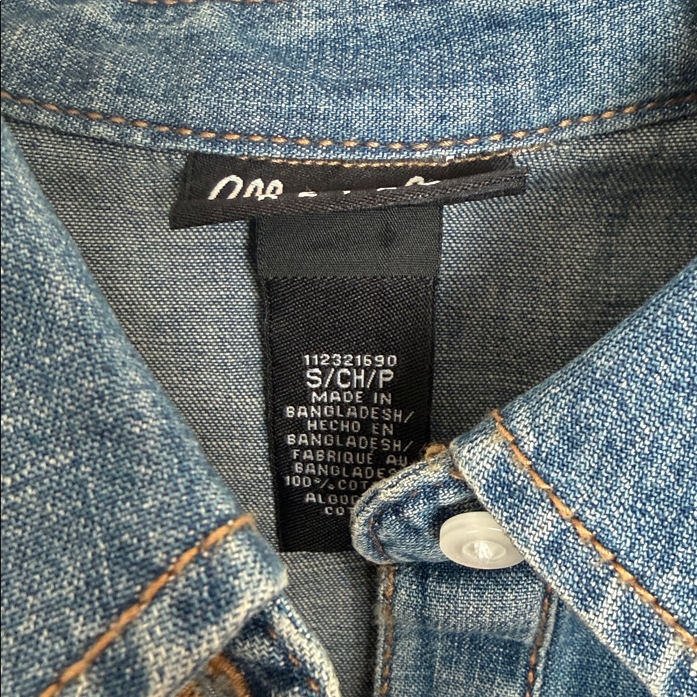Wrangler Women's  Blue Denim Shirt size medium - Picture 8 of 9